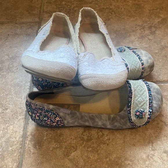 MUDD Bundle. Women's Cream and Gray Flats - Picture 6 of 16